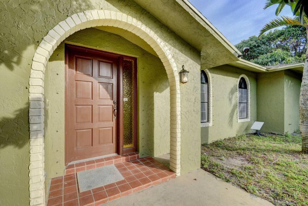 Ananda Farmhouse And Retreat. Lake Worth Beach Exterior photo
