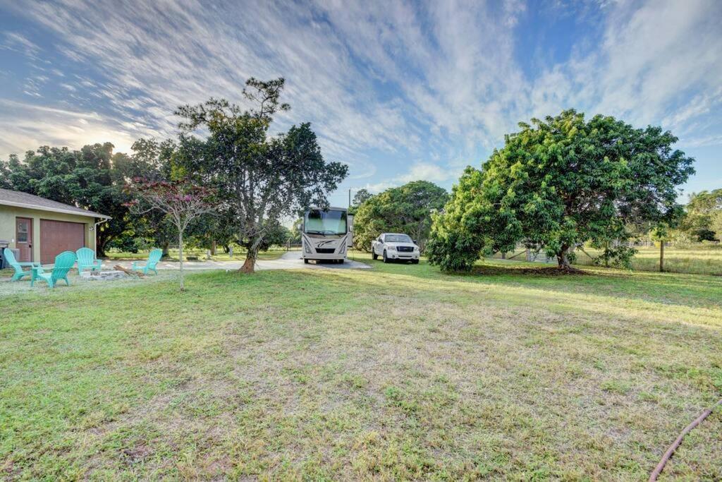Ananda Farmhouse And Retreat. Lake Worth Beach Exterior photo